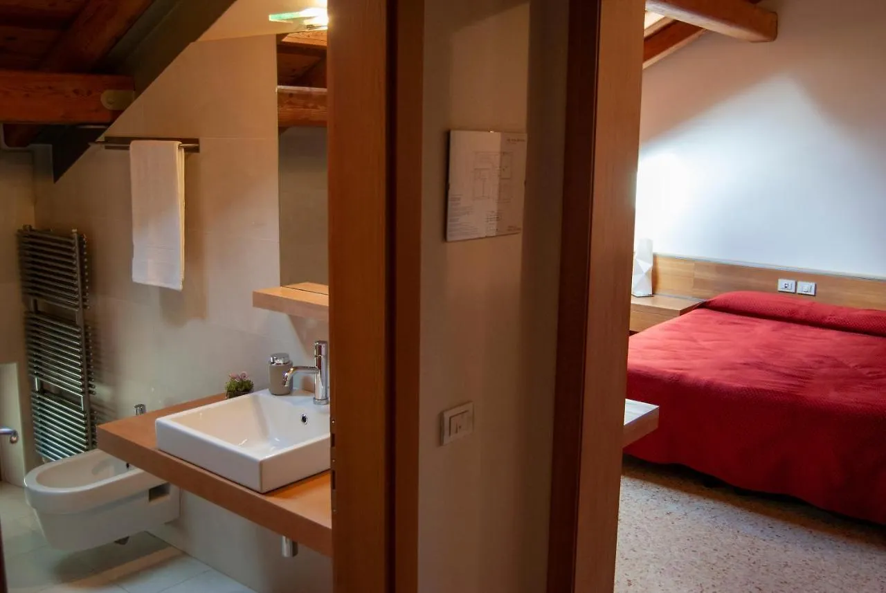 Farm stay Agriturismo Antico Splendore Villa Pullir Italy