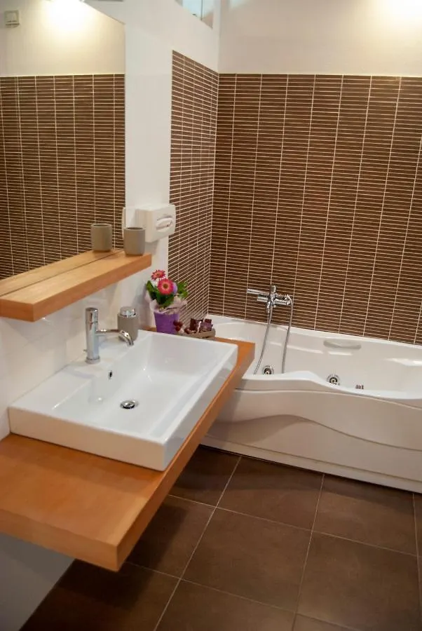 Farm stay Agriturismo Antico Splendore Villa Pullir Italy
